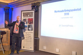 Joe Formgren berättar om Marknadsföringspaketet på Luciafirande i Templet Gävle.