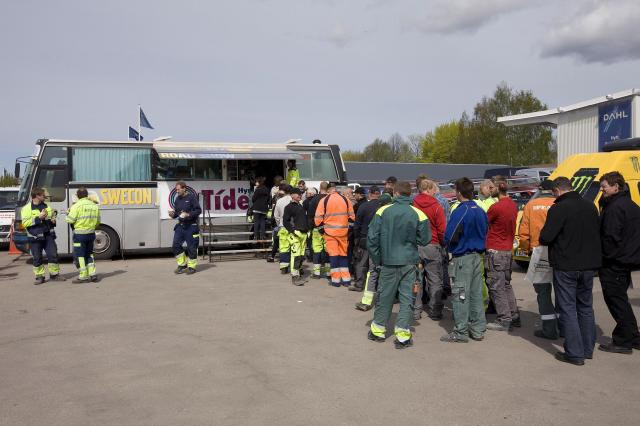 Lång kö till hamburgerbussen