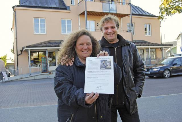 Konstnär Tony Warren får starkt stöd av Tussen Formgren.