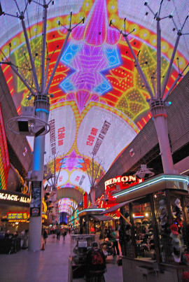 Världen största storbildsskärm på Fremont Street.