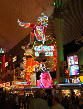 Kultneon och moderna videoskärmar på Fremont Street, Las Vegas.