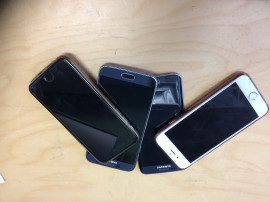 Smartphones för reparation.